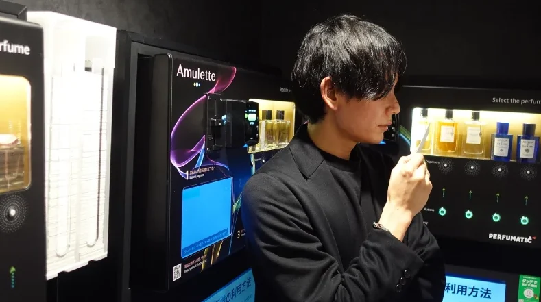 香水スプレー自動販売機「PERFUMATIC」の常設導入第1号機がルクア大阪で始動