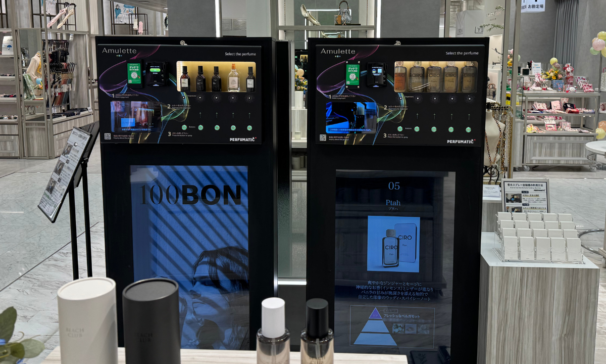 東北を代表する老舗百貨店・藤崎百貨店に香水スプレー自動販売機が初登場